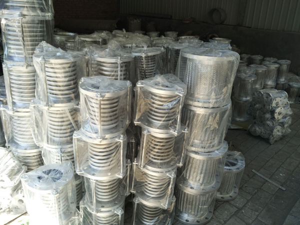 法(fa)蘭金屬(shu)軟管